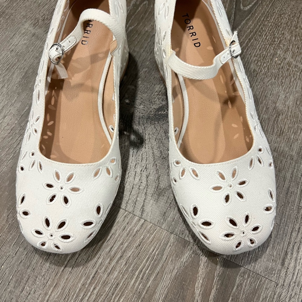 torrid White Floral Cutout Mary Jane Flats